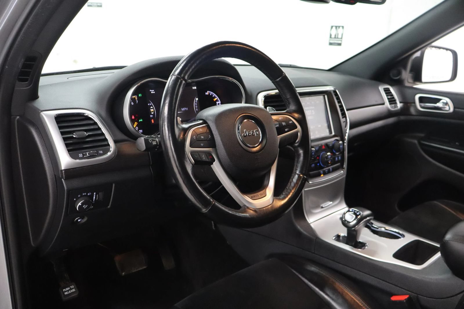 Used 2015 Jeep Grand Cherokee Altitude AWD/4WD image 15