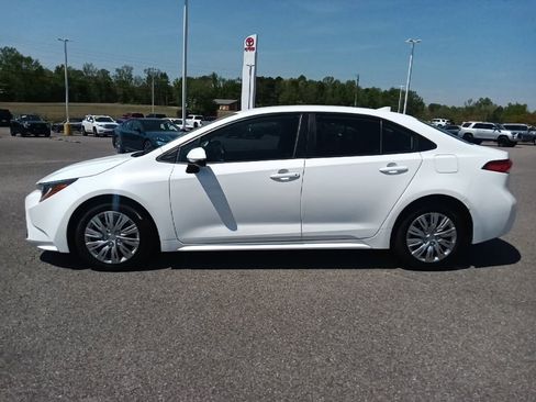 Used 2023 Toyota Corolla LE FWD image 6