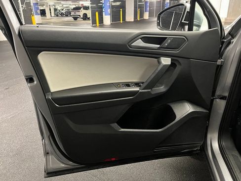 Used 2020 Volkswagen Tiguan SE w/ Panoramic Sunroof Package AWD/4WD image 19