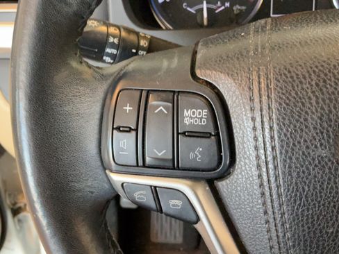 Used 2015 Toyota Highlander Limited FWD image 19