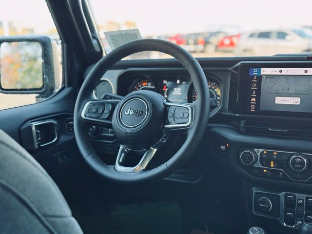 New 2025 Jeep Wrangler Unlimited Sahara AWD/4WD image 19
