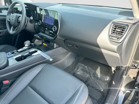 Used 2025 Lexus NX 250 FWD w/ Towing Package (2000 Lbs) image 27