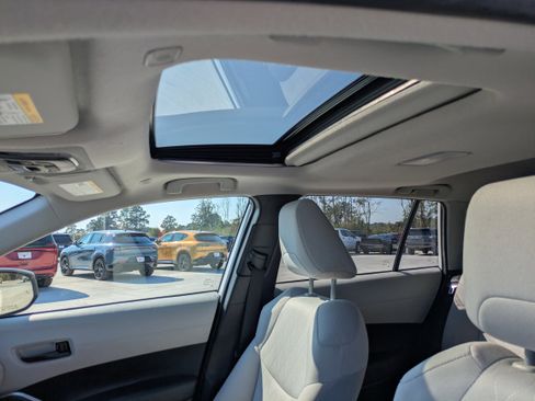 Certified 2023 Toyota Corolla Cross LE image 11