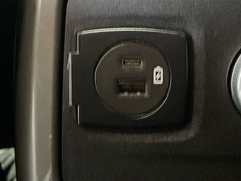 Used 2021 Ford Expedition XLT image 27