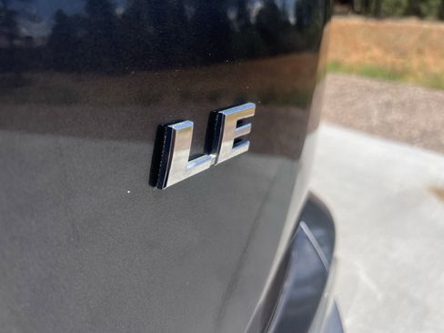 Used 2018 Toyota RAV4 LE image 11