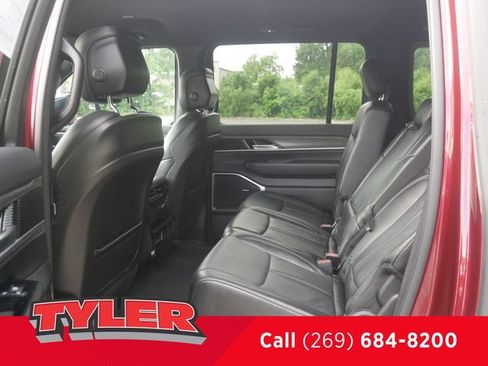 Used 2024 Jeep Wagoneer L Series II w/ Flexible Seating Group AWD/4WD image 39
