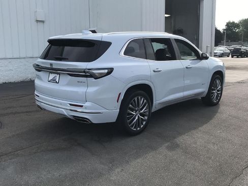 Used 2026 Buick Enclave Avenir w/ Super Cruise Package AWD/4WD image 5