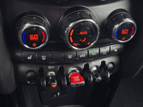 Used 2019 MINI Cooper 2-Door Hardtop FWD image 32