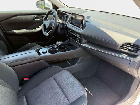 Certified 2024 Nissan Rogue SV AWD/4WD image 11