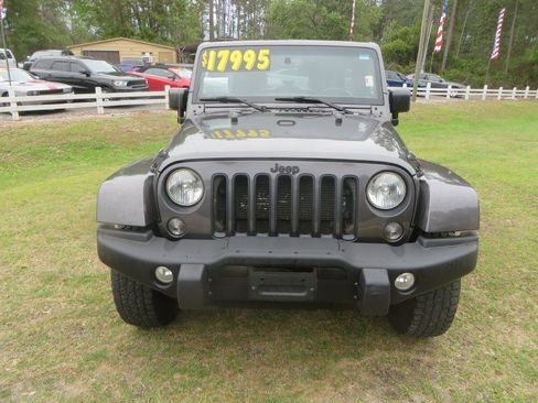 Used 2016 Jeep Wrangler Unlimited Sahara AWD/4WD image 3