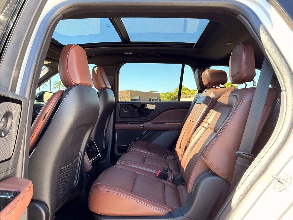 Used 2025 Lincoln Aviator Reserve w/ Illumination Package AWD/4WD image 16