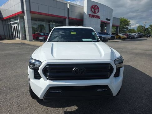 Certified 2025 Toyota Tacoma SR5 AWD/4WD image 2