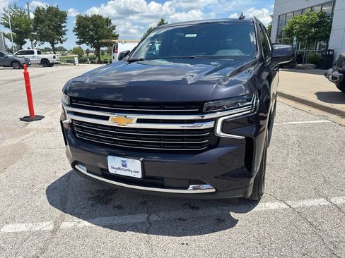 Used 2024 Chevrolet Suburban LT AWD/4WD image 11