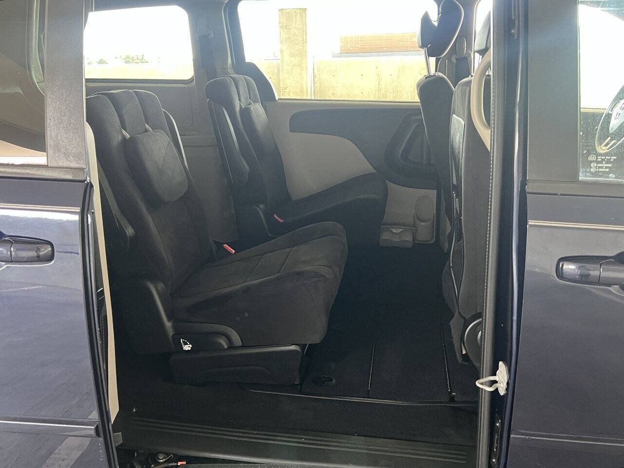 Used 2013 Dodge Grand Caravan SE FWD image 19