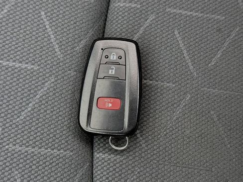 Used 2022 Toyota RAV4 XLE AWD/4WD image 29