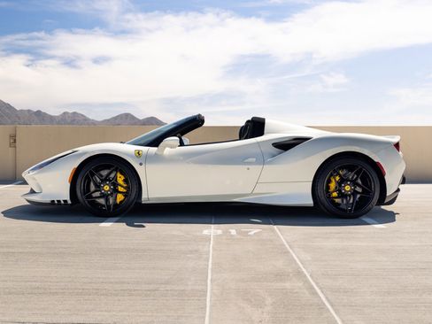 Used 2023 Ferrari F8 Tributo RWD image 4