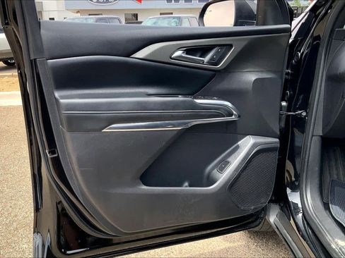 Used 2025 Chevrolet Traverse LT FWD image 22