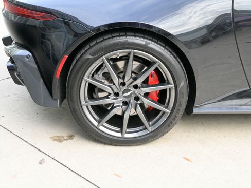 Used 2019 Aston Martin V8 Vantage Coupe image 11