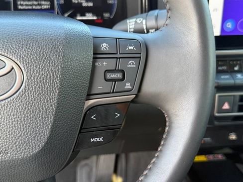Used 2025 Toyota Camry XLE FWD image 15