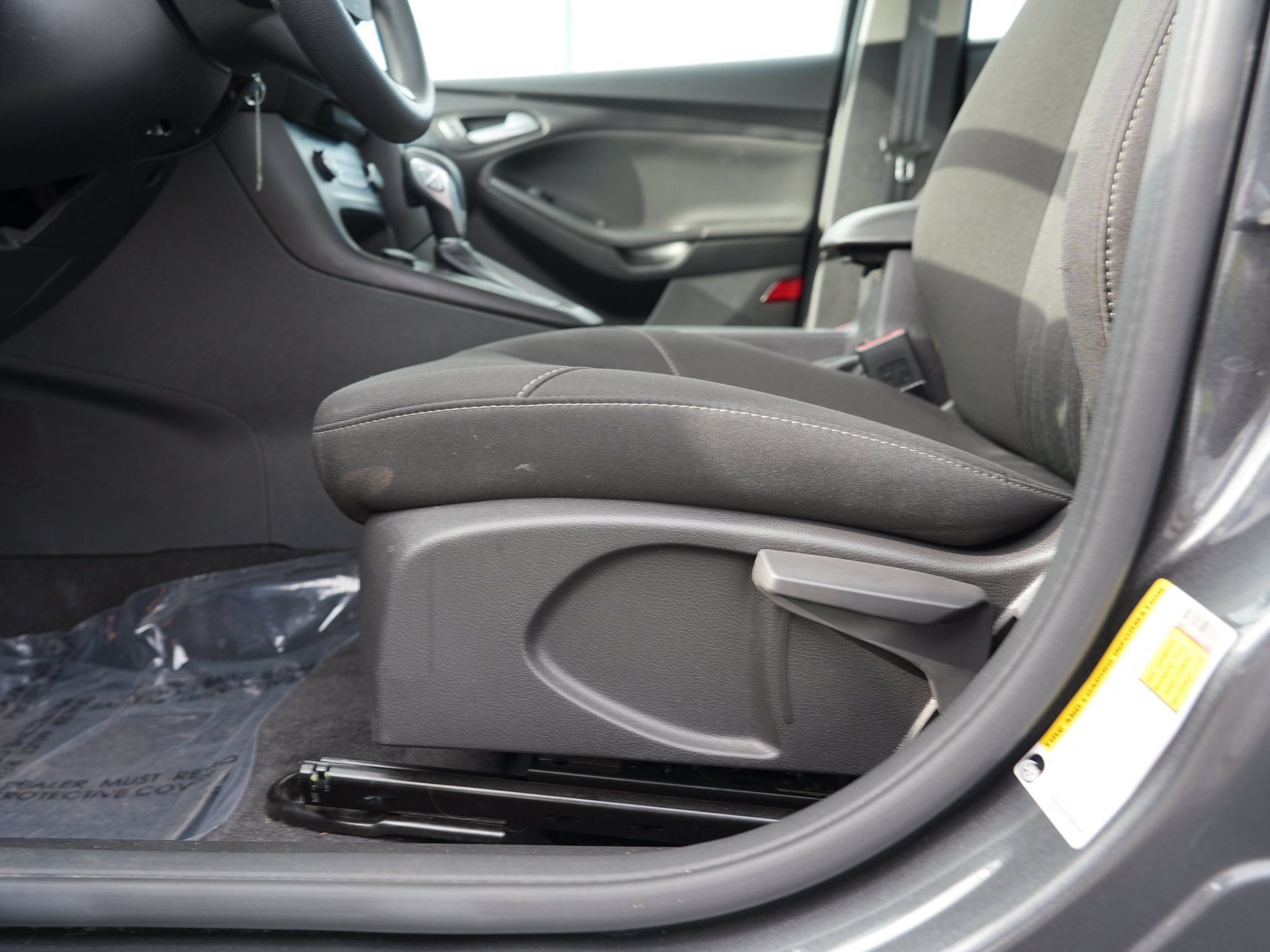 Used 2018 Ford Focus SE FWD image 16