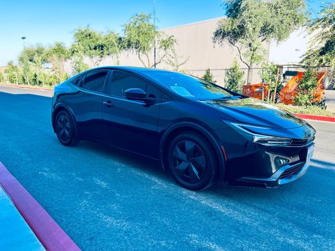 Used 2023 Toyota Prius LE FWD image 9