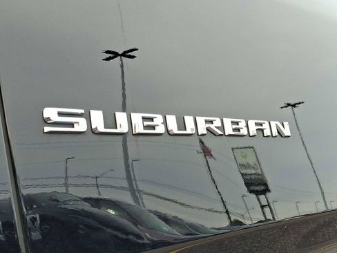 Used 2024 Chevrolet Suburban Premier image 37