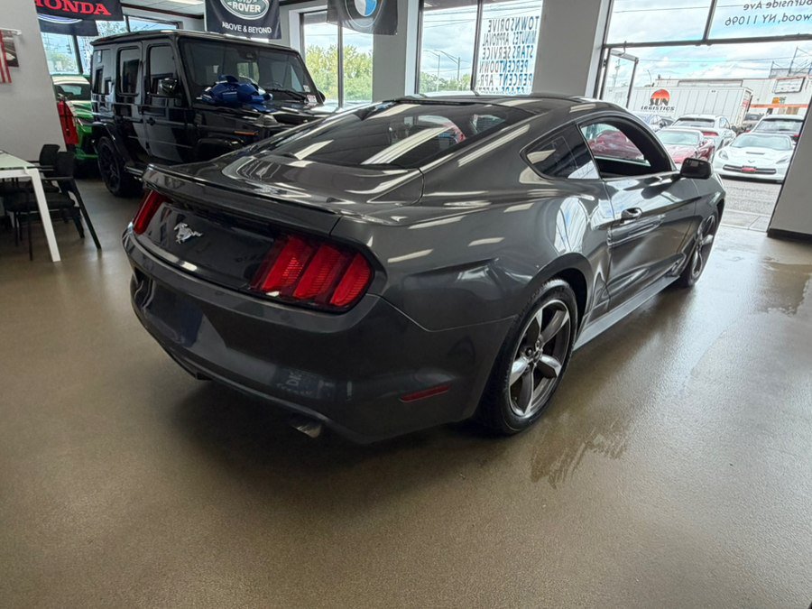 Used 2017 Ford Mustang Coupe RWD image 18