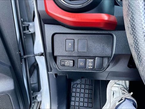 Used 2020 Toyota Tacoma TRD Sport AWD/4WD image 16