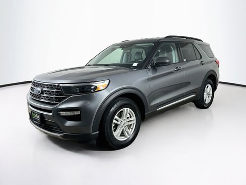 Used 2024 Ford Explorer XLT w/ Equipment Group 202A AWD/4WD image 3