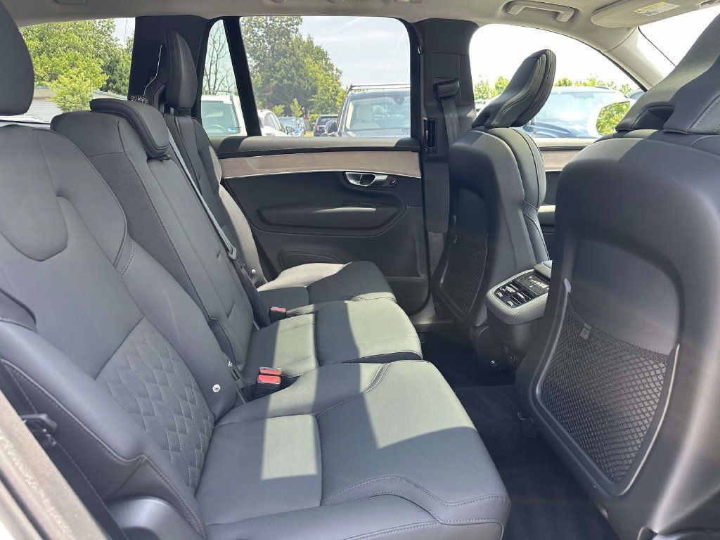 Used 2025 Volvo XC90 B6 Plus AWD/4WD image 12