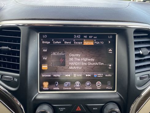 Used 2014 Jeep Grand Cherokee Overland w/ Advanced Technology Group image 16