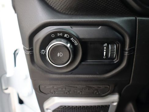 Used 2025 Jeep Wrangler Unlimited Rubicon 392 AWD/4WD image 31