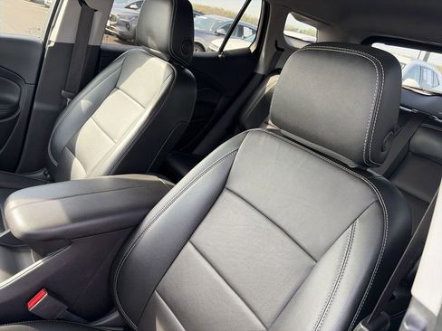 Used 2024 GMC Terrain SLT AWD/4WD image 11