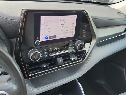 Used 2023 Toyota Highlander LE FWD image 27