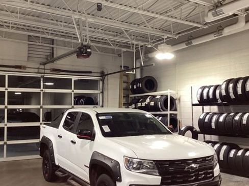 Used 2022 Chevrolet Colorado LT w/ Redline Special Edition image 3