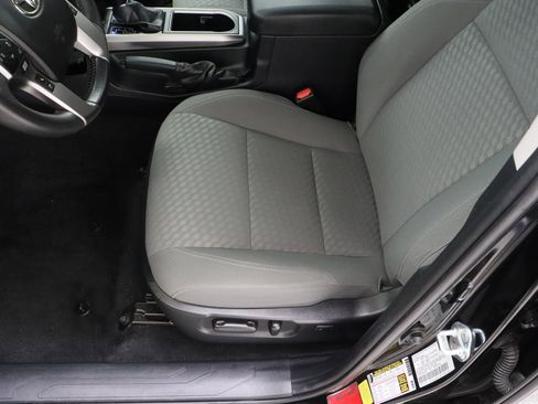 Used 2021 Toyota Tacoma SR5 RWD image 15