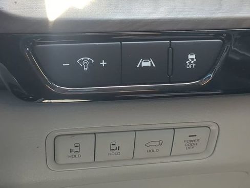 Used 2024 Kia Carnival EX FWD image 28