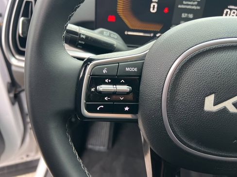 Certified 2025 Kia Sorento S image 14