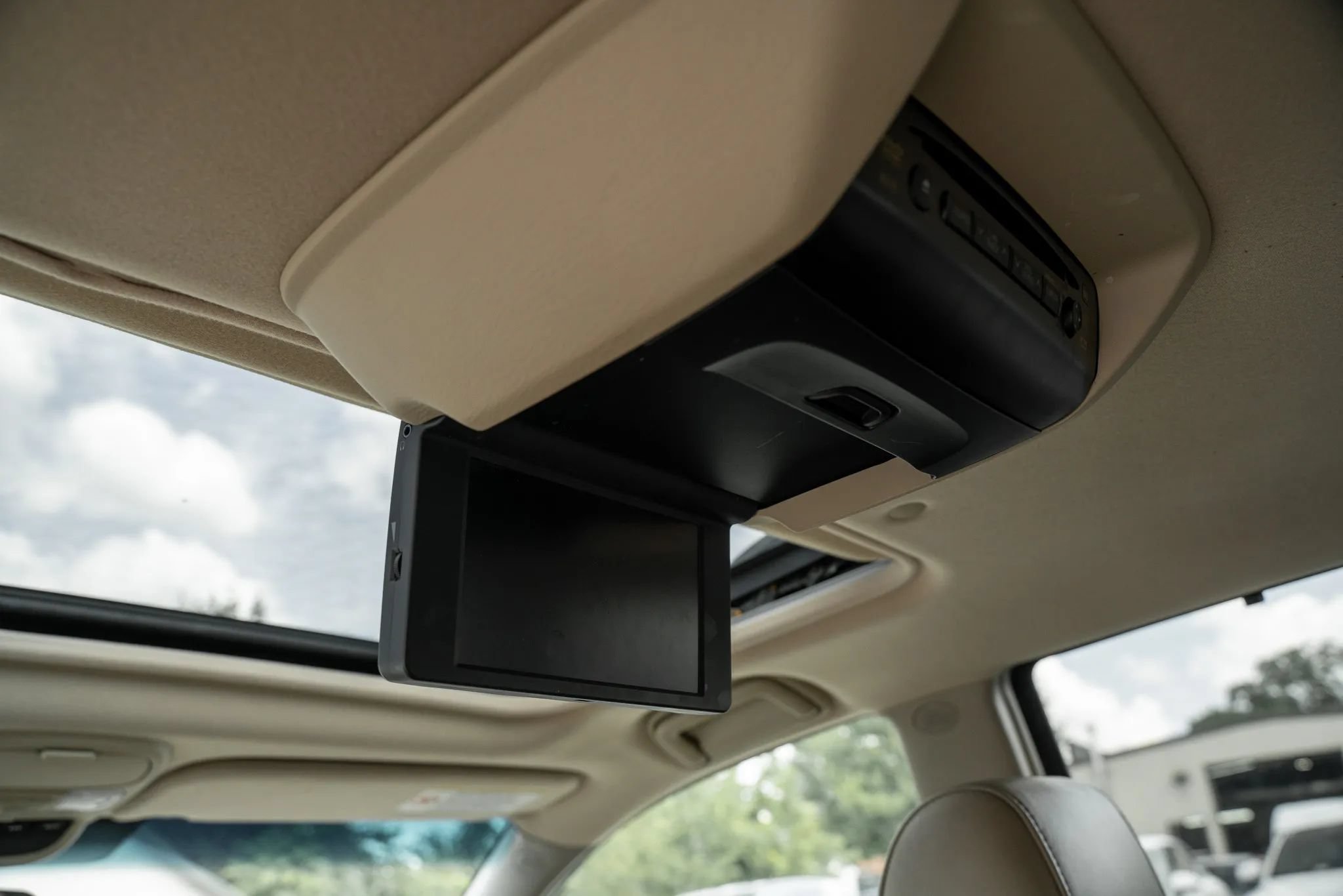 Used 2004 Toyota Sienna XLE w/ XLE Pkg 19 FWD image 9