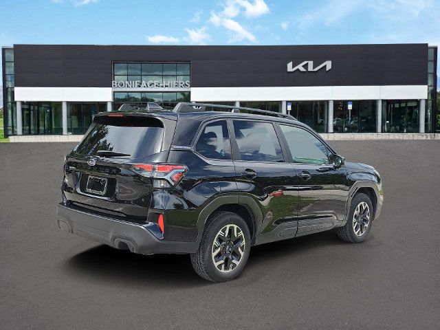 Used 2025 Subaru Forester Premium AWD/4WD image 4