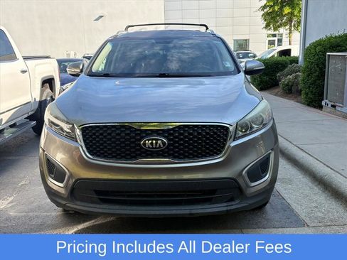 Used 2017 Kia Sorento AWD w/ LX Convenience Package image 3
