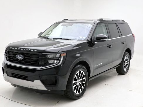 Used 2025 Ford Expedition Platinum AWD/4WD image 2