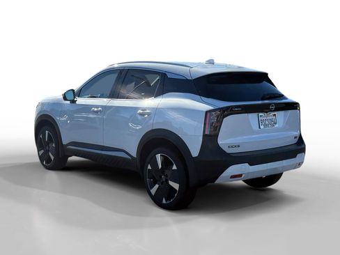 Used 2025 Nissan Kicks SR image 3