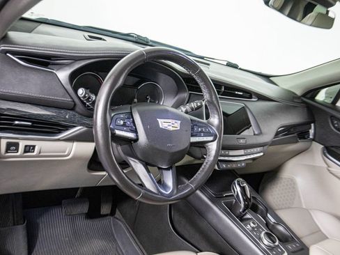 Used 2021 Cadillac XT4 Premium Luxury w/ Cold Weather Package FWD image 16