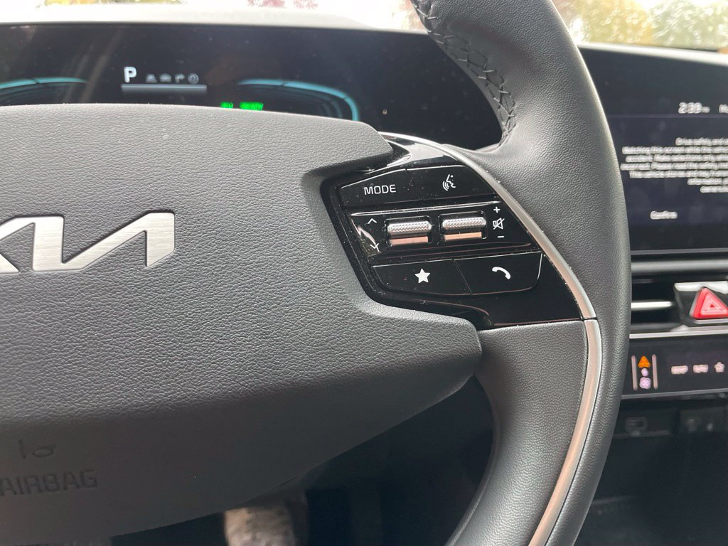 Used 2025 Kia Niro EX FWD image 15