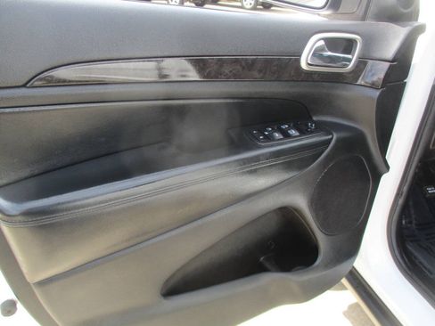 Used 2013 Jeep Grand Cherokee Laredo AWD/4WD image 12