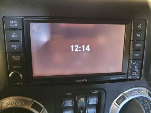 Used 2015 Jeep Wrangler Unlimited Sahara w/ Mopar Chrome Edition Group AWD/4WD image 25