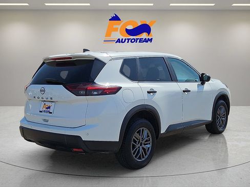 Used 2024 Nissan Rogue S FWD image 4