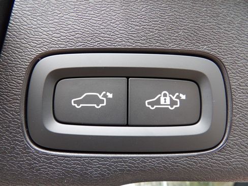 New 2026 Volvo XC60 B5 Plus w/ Protection Package Premier AWD/4WD image 28