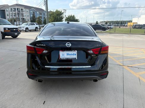 Used 2022 Nissan Altima 2.5 SR FWD image 8